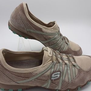 SOLD $16 Sketchers Suede Slip-On